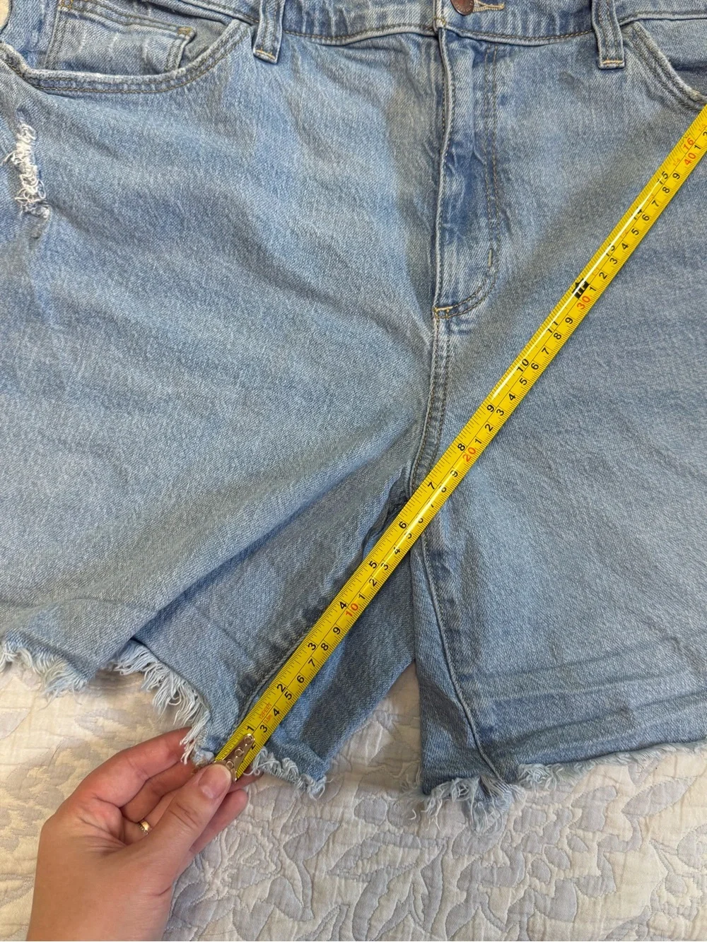 Universal Thread Sz 16 High Rise Vintage Straight ShortLight Blue Denim Raw Hem